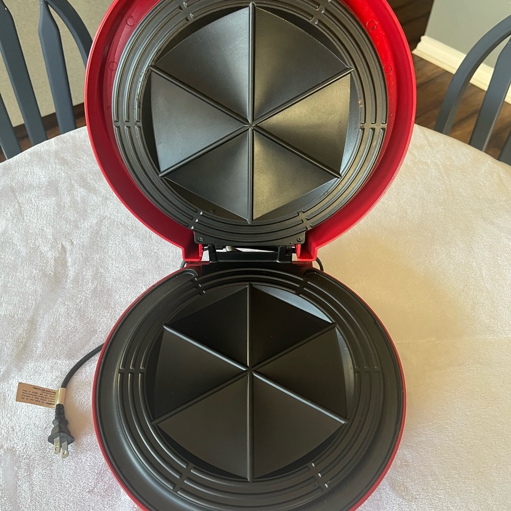 Red Quesadilla Maker - Picture 2 of 2